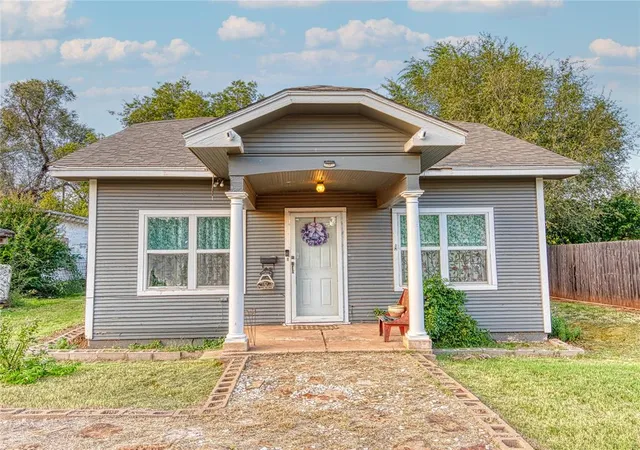 Photo 1 of Single family home for sale at 1011 W 5th Street, Elk City, OK 73644 | MLS# 1254588 | Listing updated on 2026-10-22