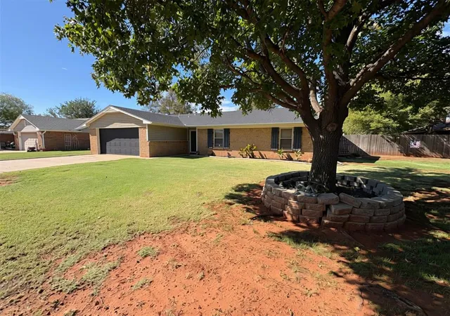 Photo 1 of Single family home for sale at 211 Magnolia Ave, Elk City, OK 73644 | MLS# 1254610 | Listing updated on 2026-10-26