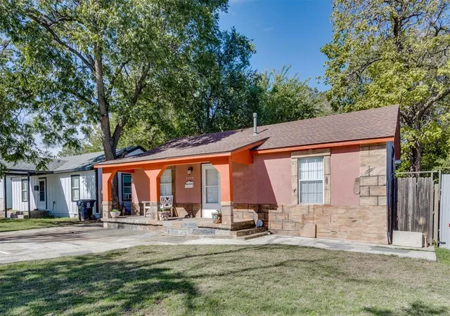 Photo 2 of Sale Pending at 3009 SW 25th Street, Oklahoma City, OK 73108 | MLS# 1254671 | Listing updated on 2026-10-23