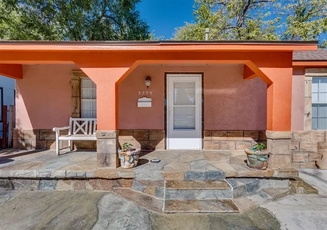 Photo 3 of Sale Pending at 3009 SW 25th Street, Oklahoma City, OK 73108 | MLS# 1254671 | Listing updated on 2026-10-23