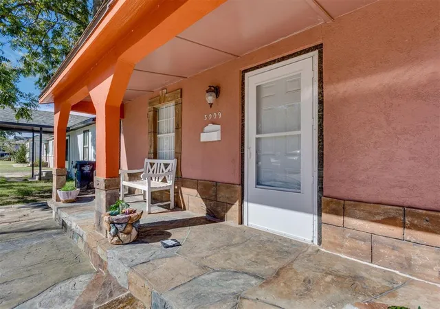 Photo 4 of Sale Pending at 3009 SW 25th Street, Oklahoma City, OK 73108 | MLS# 1254671 | Listing updated on 2026-10-23