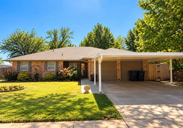 Photo 1 of Single family home for sale at 916 E Hills Dr, Moore, OK 73160 | MLS# 1254691 | Listing updated on 2026-10-21