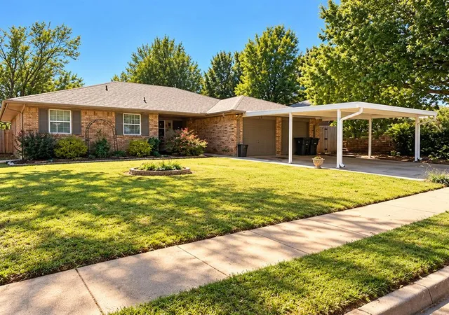 Photo 1 of Single family home for sale at 916 E Hills Dr, Moore, OK 73160 | MLS# 1254691 | Listing updated on 2026-10-21