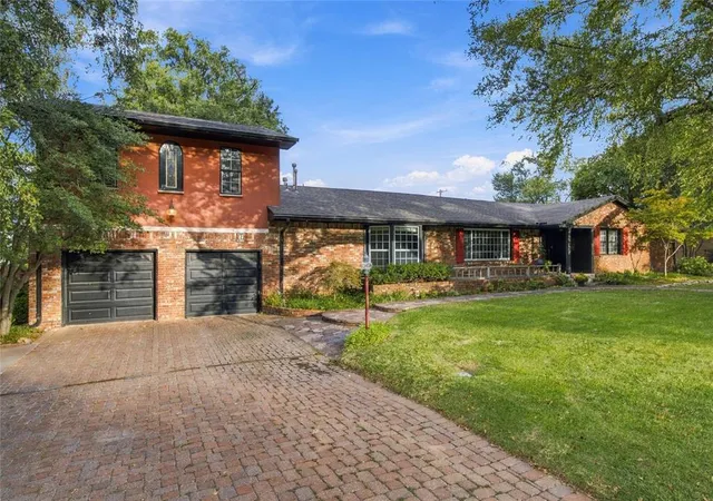 Photo 2 of Single family home for sale at 4231 S Columbia Pl, Tulsa, OK 74105 | MLS# 1254709 | Listing updated on 2026-10-21