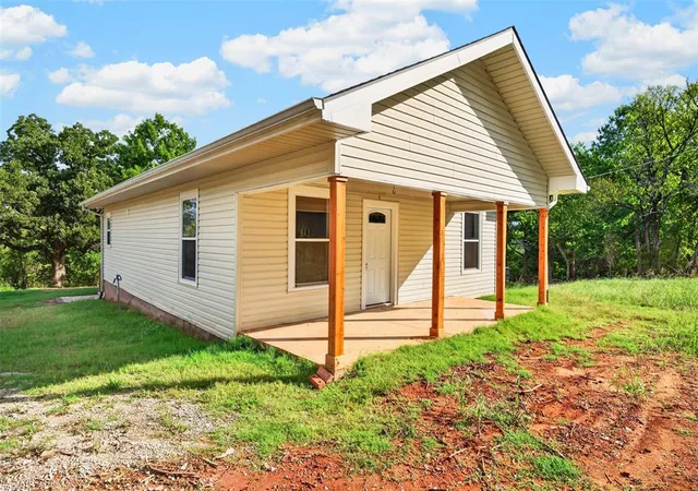 Single family home for sale at 619 W Lee St, Pauls Valley, OK 73075 | MLS# 1254761