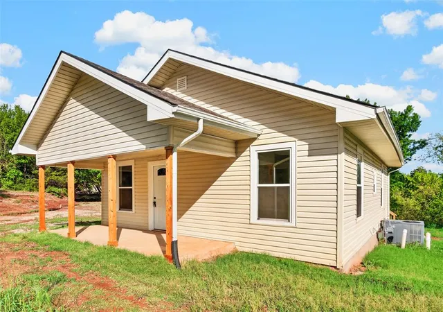 Photo 1 of Single family home for sale at 619 W Lee St, Pauls Valley, OK 73075 | MLS# 1254761 | Listing updated on 2026-10-28