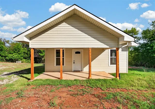 Photo 2 of Single family home for sale at 619 W Lee St, Pauls Valley, OK 73075 | MLS# 1254761 | Listing updated on 2026-10-28