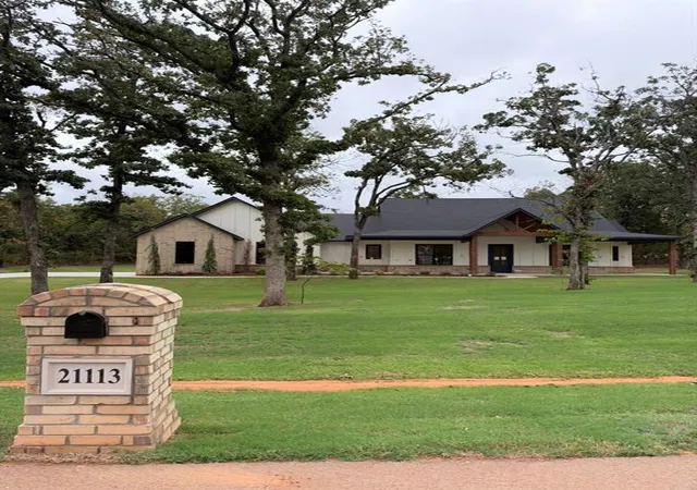 Single family home for sale at 21113 Reserve Cir, Harrah, OK 73045 | MLS# 1254784