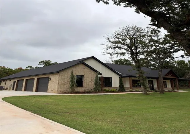 Photo 1 of Single family home for sale at 21113 Reserve Cir, Harrah, OK 73045 | MLS# 1254784 | Listing updated on 2026-10-21