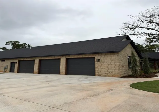 Photo 2 of Single family home for sale at 21113 Reserve Cir, Harrah, OK 73045 | MLS# 1254784 | Listing updated on 2026-10-21