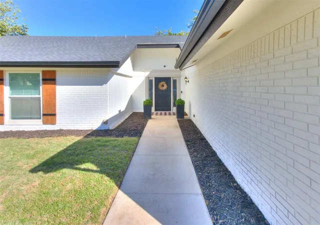 Photo 2 of Single family home for sale at 8221 Willow Crk Blvd, Oklahoma City, OK 73162 | MLS# 1254822 | Listing updated on 2026-10-29