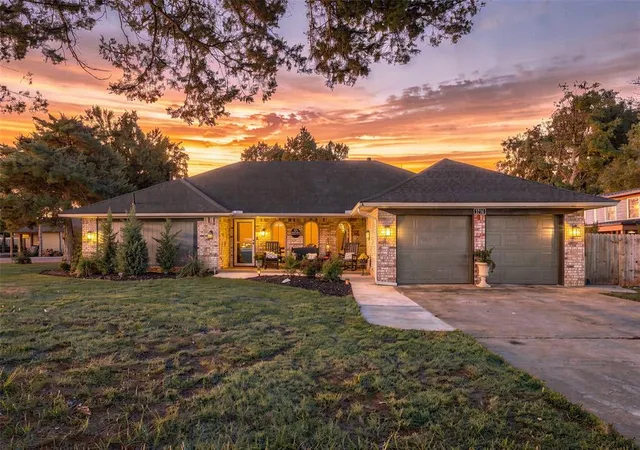 Photo 1 of Sale Pending at 1716 E Pleasantview Ln, Mustang, OK 73064 | MLS# 1254827 | Listing updated on 2026-10-29