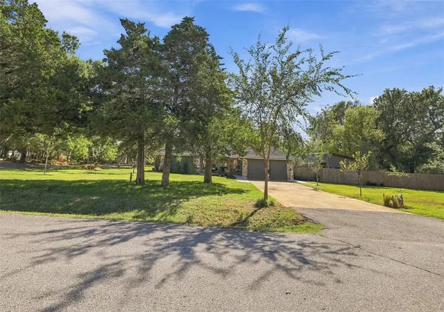 Photo 2 of Sale Pending at 1716 E Pleasantview Ln, Mustang, OK 73064 | MLS# 1254827 | Listing updated on 2026-10-29