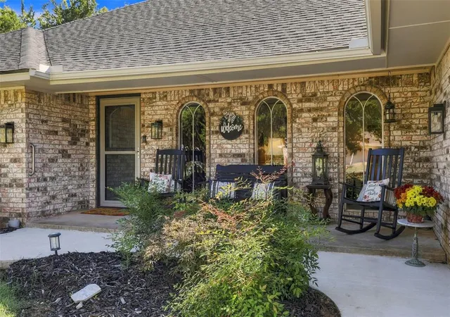 Photo 3 of Sale Pending at 1716 E Pleasantview Ln, Mustang, OK 73064 | MLS# 1254827 | Listing updated on 2026-10-29