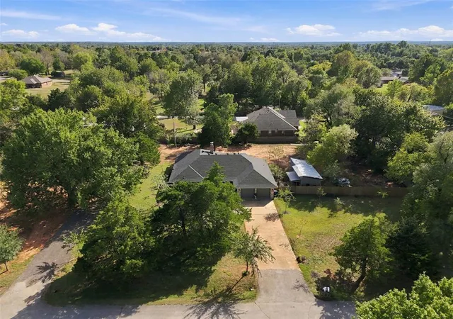 Photo 4 of Sale Pending at 1716 E Pleasantview Ln, Mustang, OK 73064 | MLS# 1254827 | Listing updated on 2026-10-29
