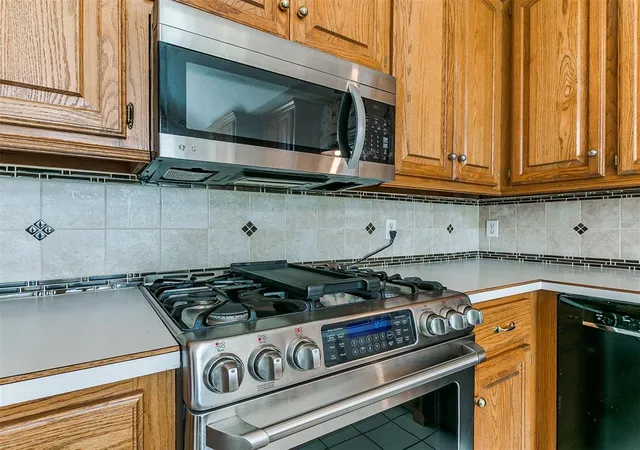 Photo 4 of Single family home for sale at 10509 Foxhorn Cir, Oklahoma City, OK 73130 | MLS# 1254866 | Listing updated on 2026-10-21