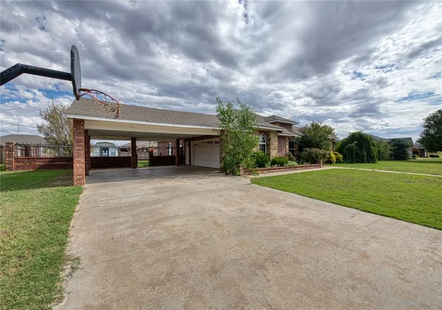 Photo 2 of Single family home for sale at 206 Cypress Ave, Elk City, OK 73644 | MLS# 1254869 | Listing updated on 2026-10-23
