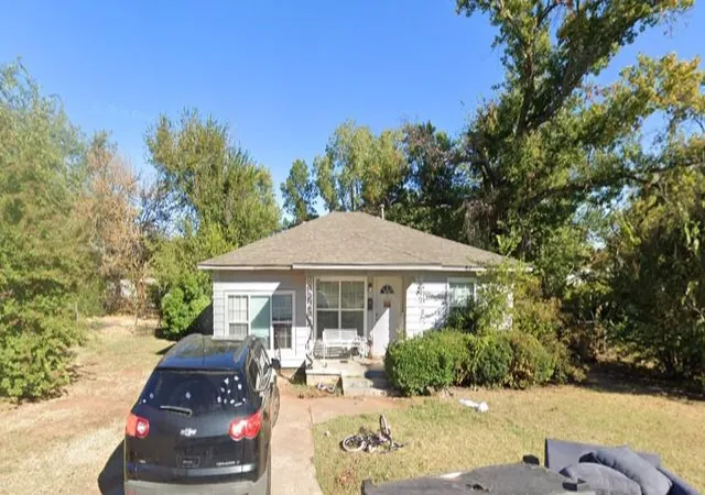 Photo 1 of Single family home for sale at 10 W Chicago St, Shawnee, OK 74804 | MLS# 1254885 | Listing updated on 2026-10-22