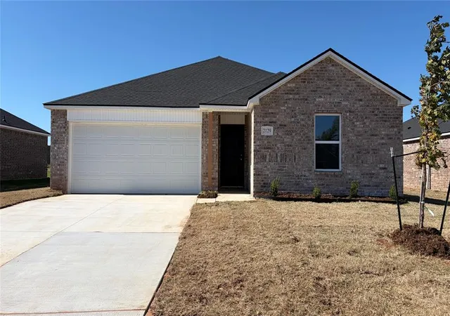 Single family home for sale at 2129 Cedar Crk Ave, Yukon, OK 73099 | MLS# 1254895