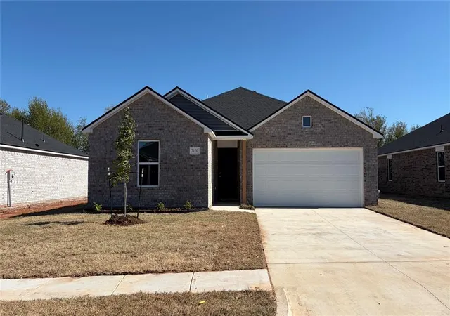 Single family home for sale at 2120 Cedar Crk Ave, Yukon, OK 73099 | MLS# 1254908