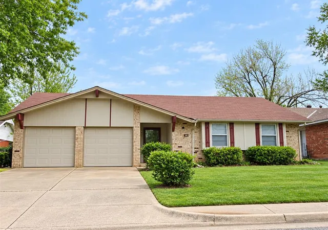 Photo 1 of Sale Pending at 617 Hawthorne Pl, Edmond, OK 73003 | MLS# 1254912 | Listing updated on 2026-10-22