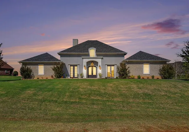 Single family home for sale at 5211 Strait Dr, Oklahoma City, OK 73121 | MLS# 1254941