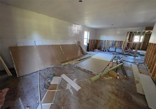 Photo 4 of Single family home for sale at 325 SE 42nd Street, Oklahoma City, OK 73129 | MLS# 1254962 | Listing updated on 2026-10-27