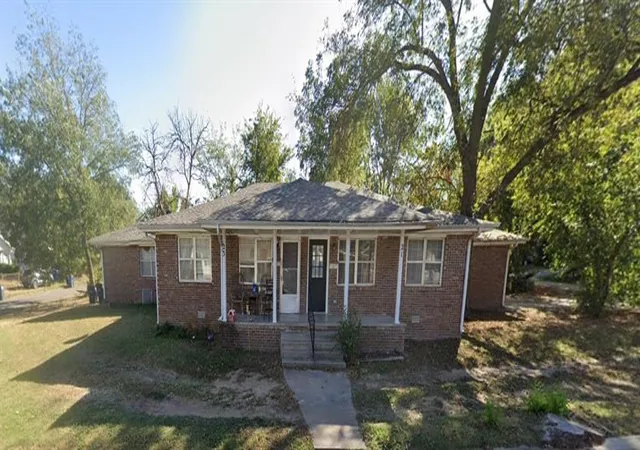 Photo 1 of Multi family home for sale at 21 E Wallace St, Shawnee, OK 74801 | MLS# 1254963 | Listing updated on 2026-10-22