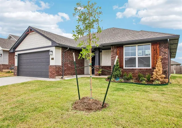 Photo 2 of Single family home for sale at 1112 Redwood Crk Dr, Yukon, OK 73099 | MLS# 1254989 | Listing updated on 2026-10-28