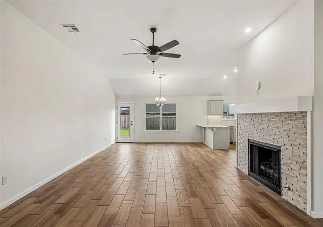 Photo 4 of Single family home for sale at 1112 Redwood Crk Dr, Yukon, OK 73099 | MLS# 1254989 | Listing updated on 2026-10-28