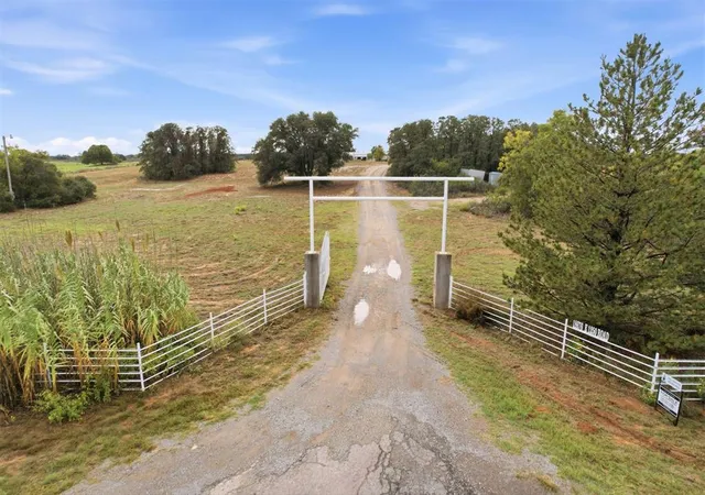 Photo 2 of Single family home for sale at 18676 E 1250 Road, Sayre, OK 73662 | MLS# 1254994 | Listing updated on 2026-10-29