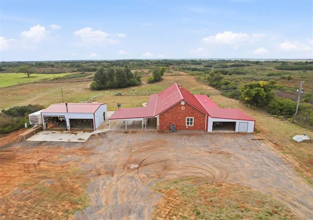 Photo 3 of Single family home for sale at 18676 E 1250 Road, Sayre, OK 73662 | MLS# 1254994 | Listing updated on 2026-10-29