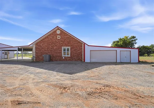 Photo 3 of Single family home for sale at 18676 E 1250 Road, Sayre, OK 73662 | MLS# 1254994 | Listing updated on 2026-10-29