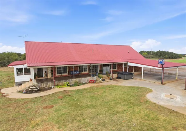 Photo 4 of Single family home for sale at 18676 E 1250 Road, Sayre, OK 73662 | MLS# 1254994 | Listing updated on 2026-10-29