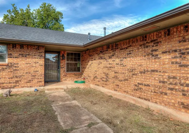 Photo 3 of Single family home for sale at 409 NE 9th Street, Blanchard, OK 73010 | MLS# 1255018 | Listing updated on 2026-10-21