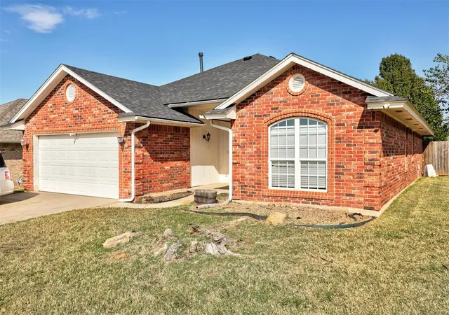 Single family home for sale at 2717 SE 94th Street, Moore, OK 73160 | MLS# 1255023