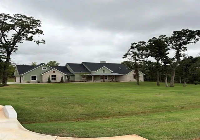 Single family home for sale at 21100 Reserve Cir, Harrah, OK 73045 | MLS# 1255027