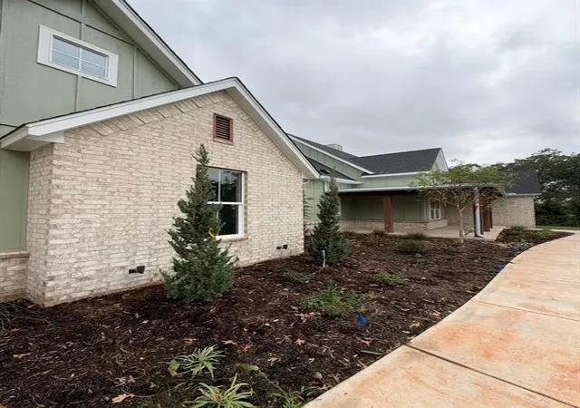 Photo 2 of Single family home for sale at 21100 Reserve Cir, Harrah, OK 73045 | MLS# 1255027 | Listing updated on 2026-10-22