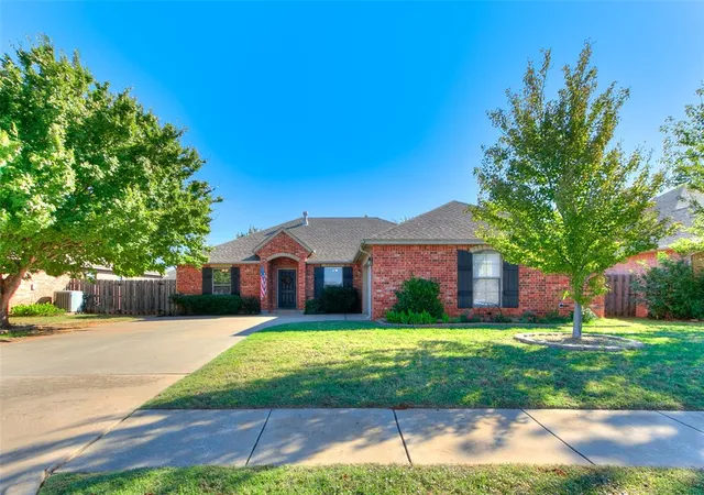 Single family home for sale at 2146 Thomas Trl, Edmond, OK 73003 | MLS# 1255061