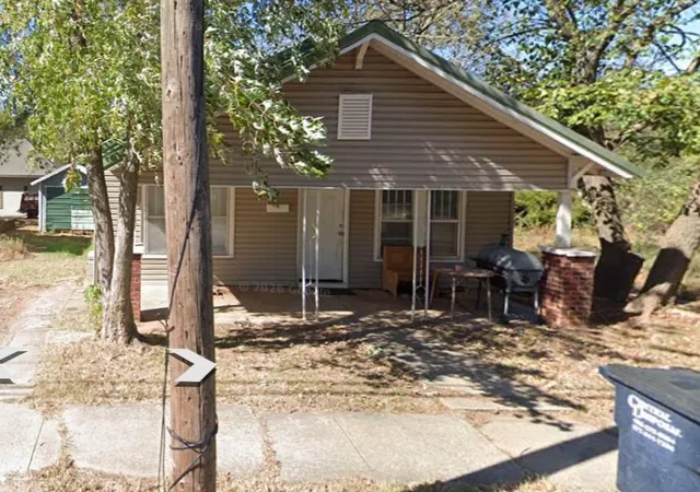 Photo 1 of Single family home for sale at 406 N Center Ave, Shawnee, OK 74801 | MLS# 1255062 | Listing updated on 2026-10-22