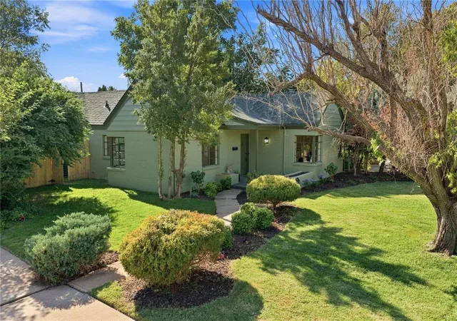 Single family home for sale at 200 Edgemere Ct, Oklahoma City, OK 73118 | MLS# 1255078