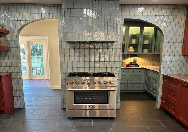 Photo 1 of Single family home for sale at 200 Edgemere Ct, Oklahoma City, OK 73118 | MLS# 1255078 | Listing updated on 2026-10-28