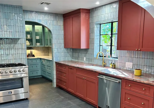 Photo 2 of Single family home for sale at 200 Edgemere Ct, Oklahoma City, OK 73118 | MLS# 1255078 | Listing updated on 2026-10-28