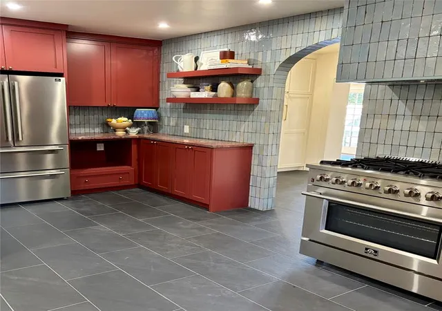 Photo 3 of Single family home for sale at 200 Edgemere Ct, Oklahoma City, OK 73118 | MLS# 1255078 | Listing updated on 2026-10-28
