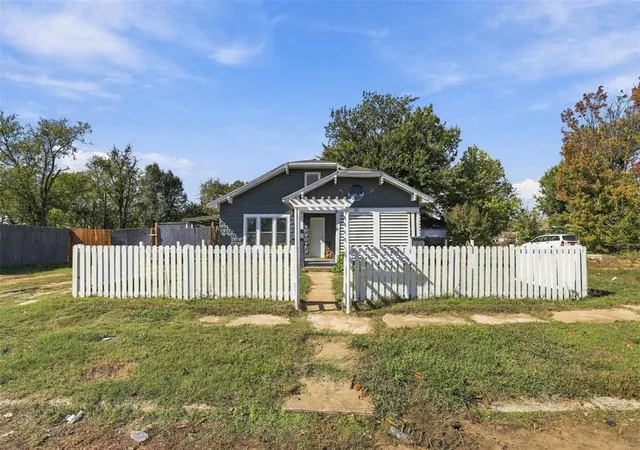 Photo 1 of Single family home for sale at 37 N University St, Seminole, OK 74868 | MLS# 1255080 | Listing updated on 2026-10-23
