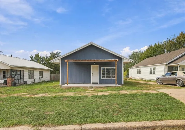 Single family home for sale at 105 N Highland St, Seminole, OK 74868 | MLS# 1255085