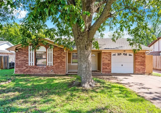 Single family home for sale at 110 Emery Rd, Duncan, OK 73533 | MLS# 1255095