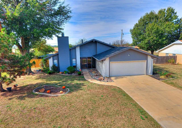 Single family home for sale at 118 Bowerwood Dr, Chickasha, OK 73018 | MLS# 1255104
