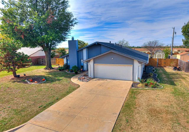 Photo 1 of Single family home for sale at 118 Bowerwood Dr, Chickasha, OK 73018 | MLS# 1255104 | Listing updated on 2026-10-28