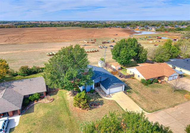 Photo 3 of Single family home for sale at 118 Bowerwood Dr, Chickasha, OK 73018 | MLS# 1255104 | Listing updated on 2026-10-28